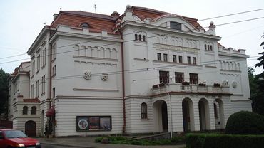 Замдиректору Русского театра пригрозили увольнением за незнание литовского языка