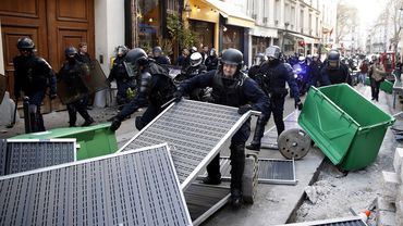 19-ąjį Prancūzijos „geltonųjų liemenių“ protestų savaitgalį žymi susirėmimai