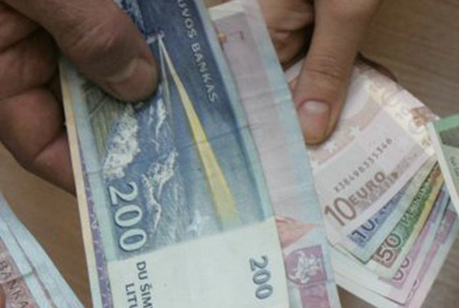 Сколько средств на премии госслужащим выделили в Литве? - Литва и страны Балтии