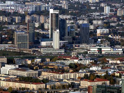 Через 10 лет в Литве число людей в возрасте 25-34 лет снизится на треть. Каковы последствия? - Литва и страны Балтии