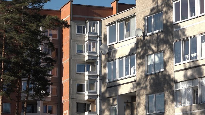 В Висагинасе курение на балконах запрещено уже в 20 жилых домах (видео)