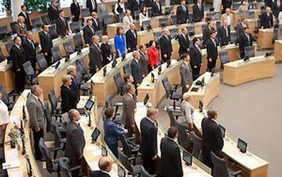 Проект закона, ограничивающий привилегии членов Сейма, не находит одобрения                                  - Литва и страны Балтии