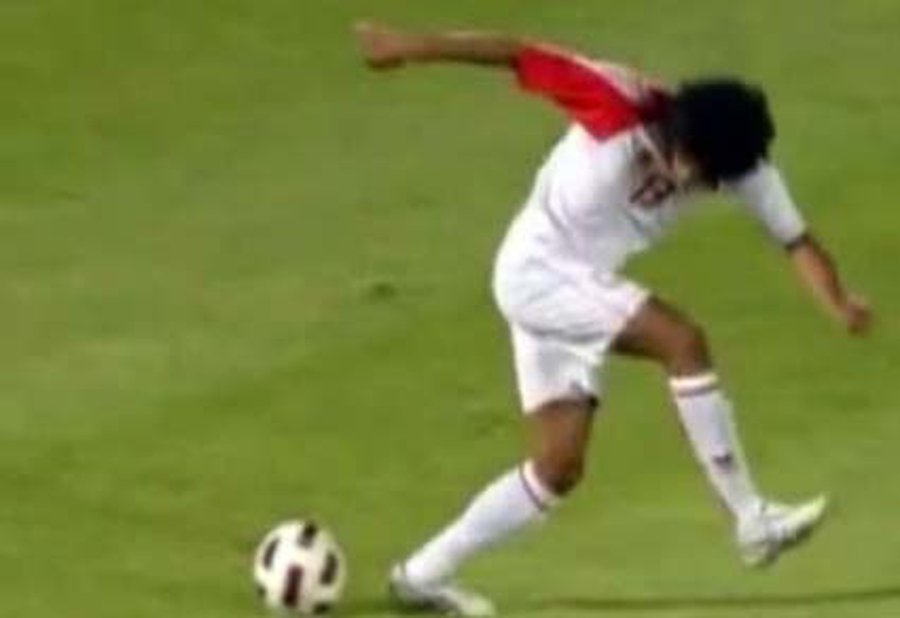 Футболист забил пенальти пяткой
 - Культурные и спортивные мероприятия