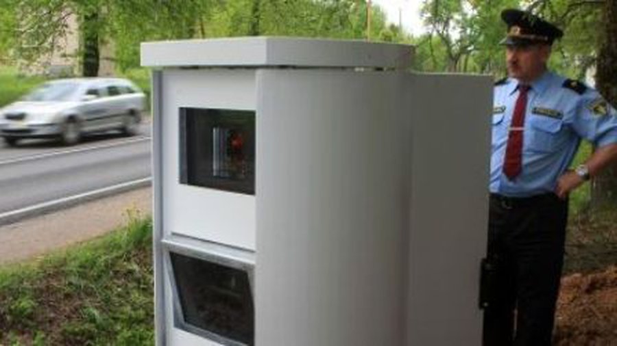 Вместо фоторадаров на дорогах снова будет работать полиция - Литва и страны Балтии