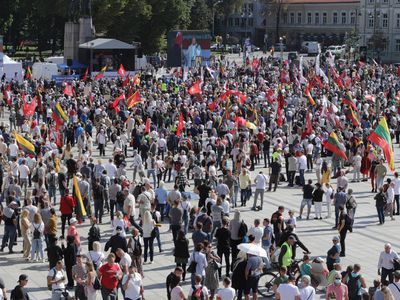 Митингующие на Кафедральной площади высказываются против насилия, надеются на диалог с властями - Литва и страны Балтии