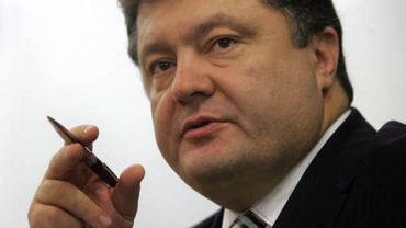Порошенко приказал открыть гуманитарный коридор для мирного населения на юго-востоке Украины