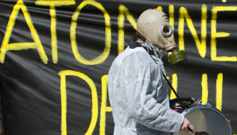 В Вильнюсе протестовали против Висагинской АЭС с противогазами

  - Энергетика