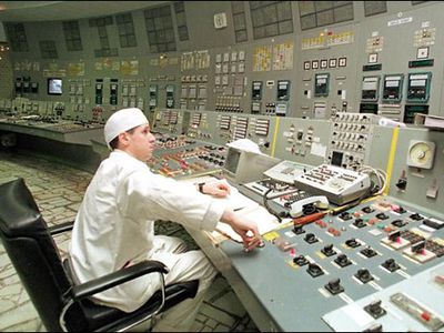 Польша в 2010 году потратит 2 млн долларов на автобусную рекламу АЭС - Энергетика