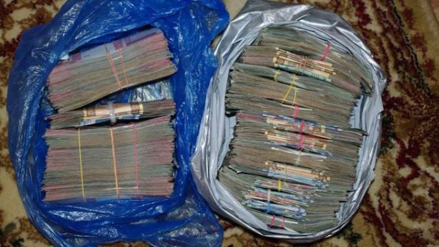 Рейд в цыганском таборе: обнаружено 200 тыс. литов, героин на сумму 300 тыс. литов и граната - Происшествия и криминал