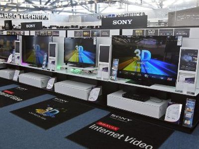 Televizijos nebematantys žmonės suskubo pirkti priedėlius ir naujus televizorius - Lietuva ir Baltijos šalys