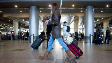 Эмигранты вновь заполнили аэропорты