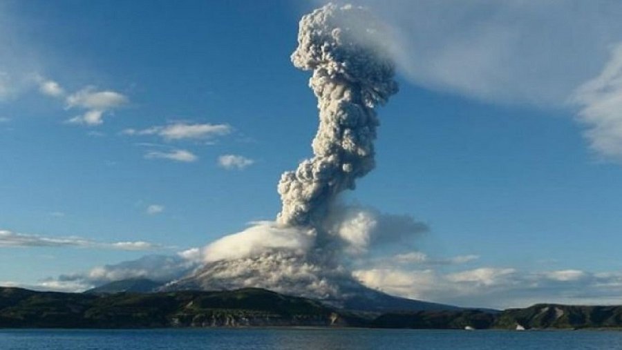 На Бали зафиксировано новое извержение вулкана - В Мире