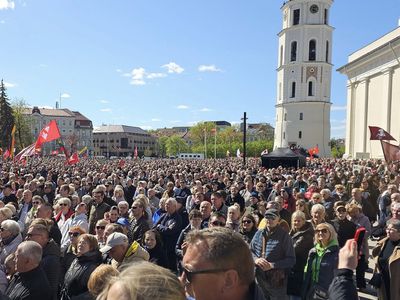В Вильнюсе прошёл массовый митинг против планируемого расширения налога на недвижимость.