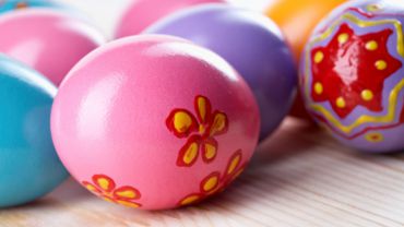 9 эко-способов покрасить яйца к Пасхе 