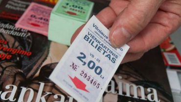В Вильнюсе с прилавков сметают бумажные билеты