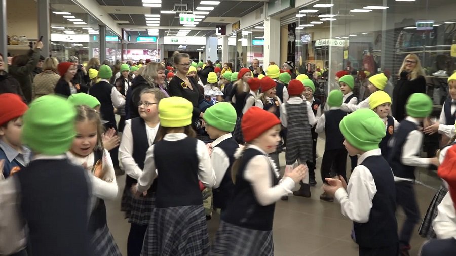 В преддверии 16 февраля - зажигательный флешмоб (видео) - В Висагинасе