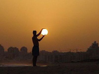 Ispanė pareiškė esanti Saulės savininkė                 - Pasaulyje