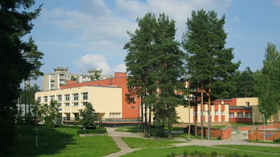 Зоны «без дыма» дополнены территорией  возле гимназии «Atgimimo» - В Висагинасе