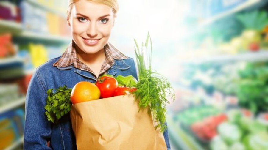 Торговцы зарабатывают на реэкспорте фруктов в Россию - Литва и страны Балтии