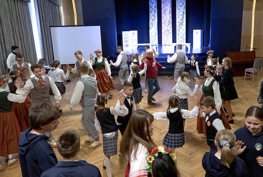 Прогимназия «Гяросес вильтес» принимала гостей (видео) - В Висагинасе