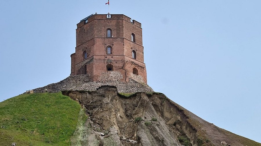 У подножия горы Гедиминаса обнаружена взрывчатка - Литва и страны Балтии