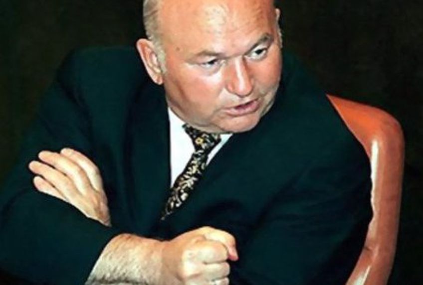 Лужков обвинил российские власти в политической травле