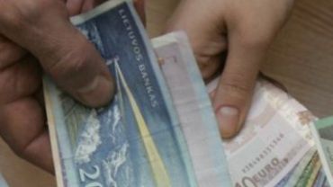 Основным источником существования для литовцев остается зарплата