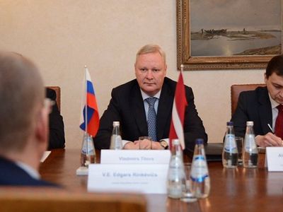 Латвия должна сделать конкретные шаги для искоренения массового безгражданства - МИД РФ - В Мире