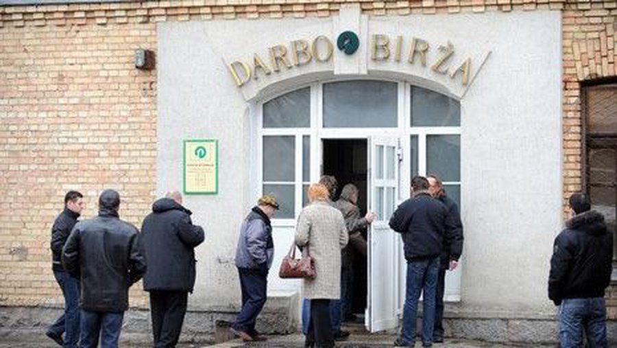 Безработица в Литве приближается к 15% и продолжает расти - Литва и страны Балтии