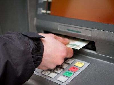 Pareigūnai sulaikė sukčiavimu įtariamus asmenis, kurie neteisėtai iš asmeninių žmonių sąskaitų nurašė beveik 35 tūkst. litų - Įvykiai ir kriminalas