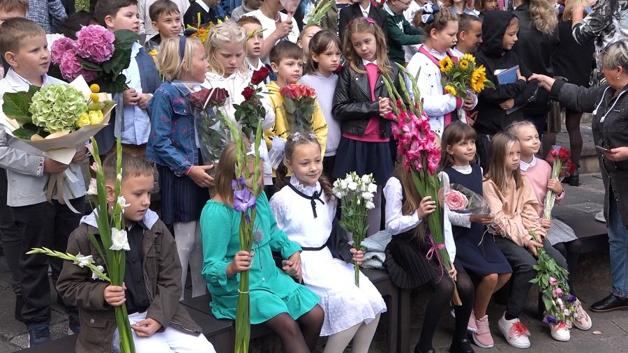 Первое сентября в висагинских школах и Академии творчества и искусств (видео) - В Висагинасе