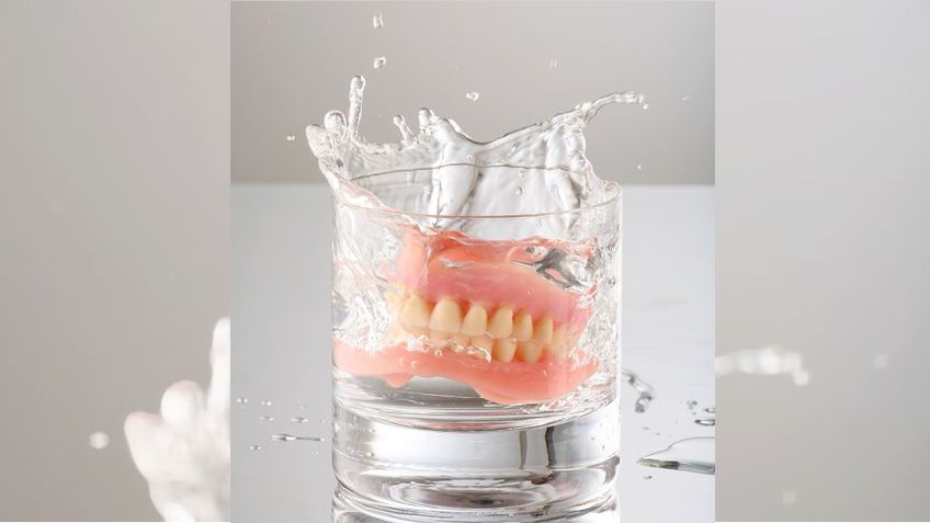 Дискомфорт во рту — не компромисс. Чем заменить съемные зубные протезы?
