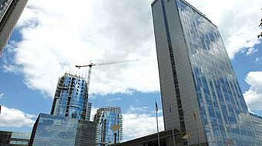 Мэрия Вильнюса решила продать свой собственный небоскреб - Литва и страны Балтии