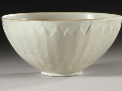 Už 3 dolerius pirktą dubenėlį pardavė už 2,2 mln. - Pasaulyje