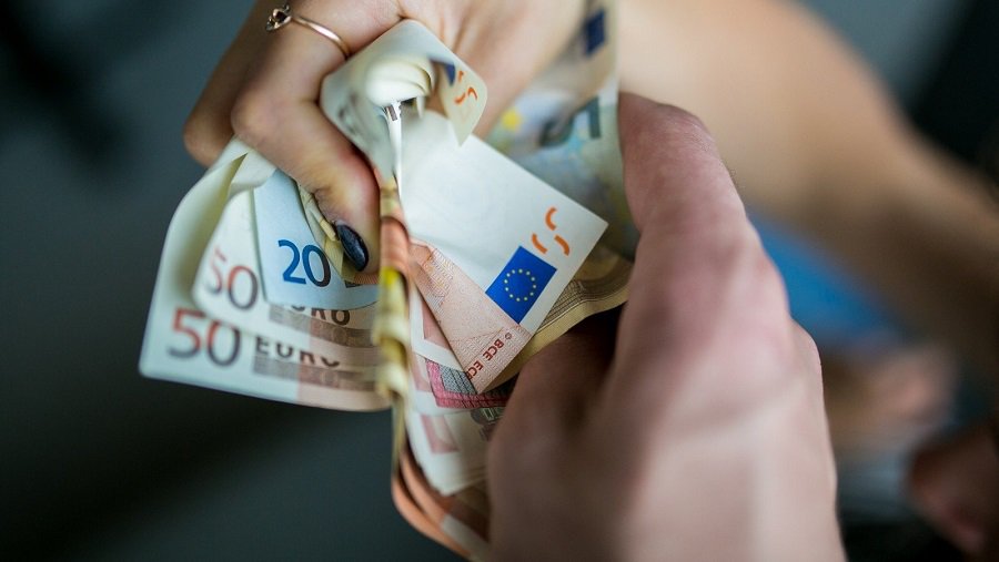 Больные работники обходятся дорого – снизят ли выплаты? - Литва и страны Балтии