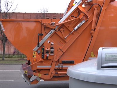 Сегодня прошла «презентация» нового мусоровоза - В Висагинасе