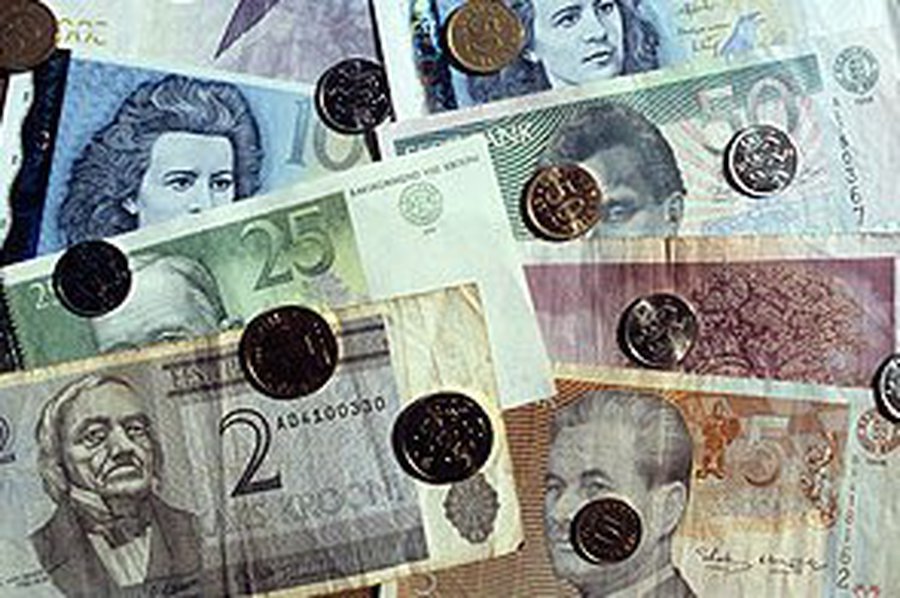 Бумажными эстонскими кронами будут топить печи - Литва и страны Балтии