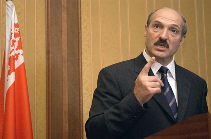 Лукашенко: Мы на коленях ни перед кем ползать не будем
