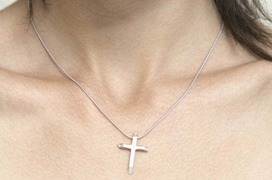 Британцам отказали в праве ношения крестиков на работу
 - В Мире