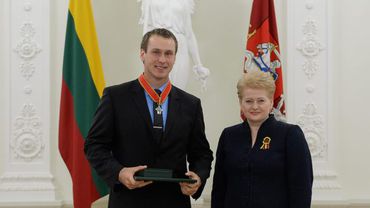 Евгений Шуклин получил вторую по счету государственную награду