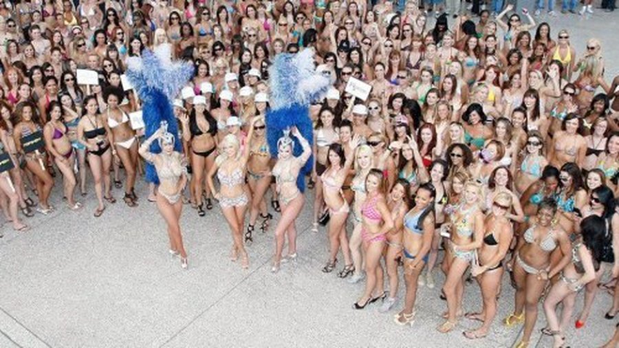 По улицам Йоханнесбурга маршировали девушки в бикини - Хобби, отдых и развлечения