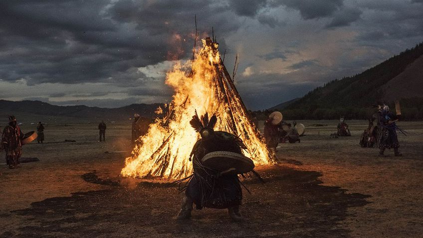 Rusija: šamanai sudegino penkis kupranugarius, kad šalis būtų stipri