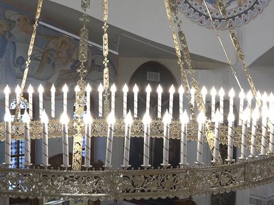 Православный храм украсило новое паникадило - церковная люстра (видео) - В Висагинасе