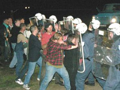 Массовые акции протеста в Риге переросли в беспорядки - Литва и страны Балтии