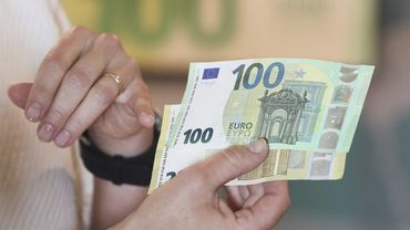 Жители Литвы возвращают деньги на счета в банках