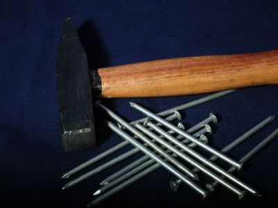 Nepastebėjo galvoje įstrigusios vinies - Pasaulyje