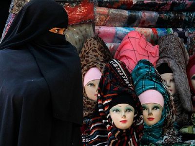 Опрос: большинство граждан Швейцарии поддерживают запрет полностью скрывающей лицо одежды - В Мире