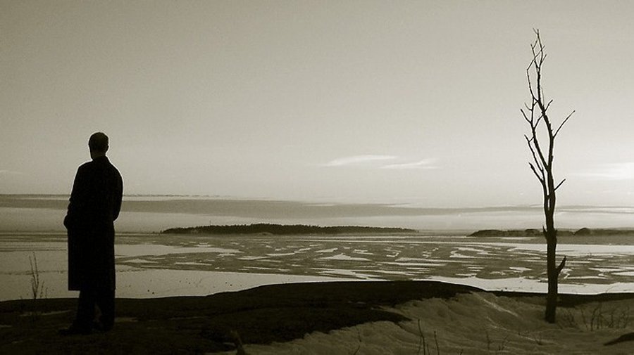 Одиночество оказалось опаснее курения - Наука и здоровье