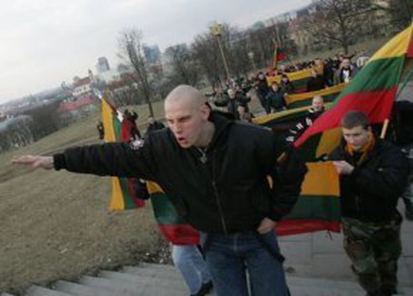 Чернокожая певица стала жертвой расистов в Литве