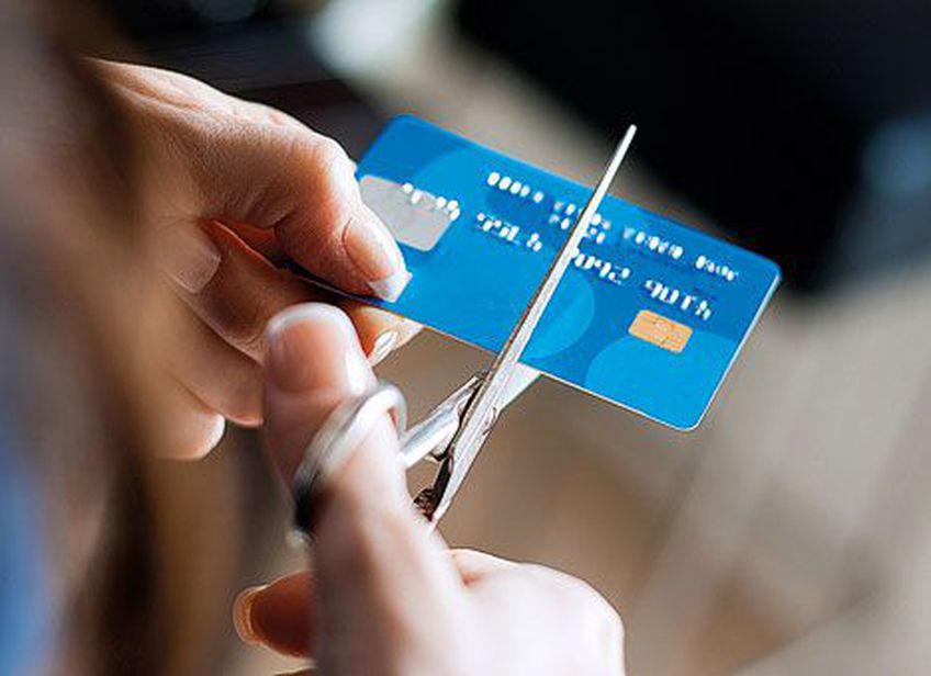 Visa и Mastercard перестали проводить операции банка "Россия"